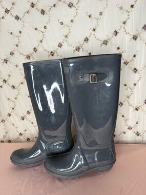 Seven7 Glossy Charcoal Gray Knee-High Rain Boots with Buckle
